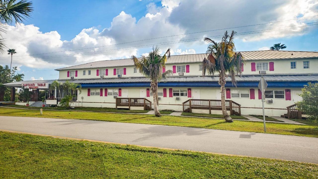 Captain'S Table Hotel By Everglades Adventures Exteriör bild
