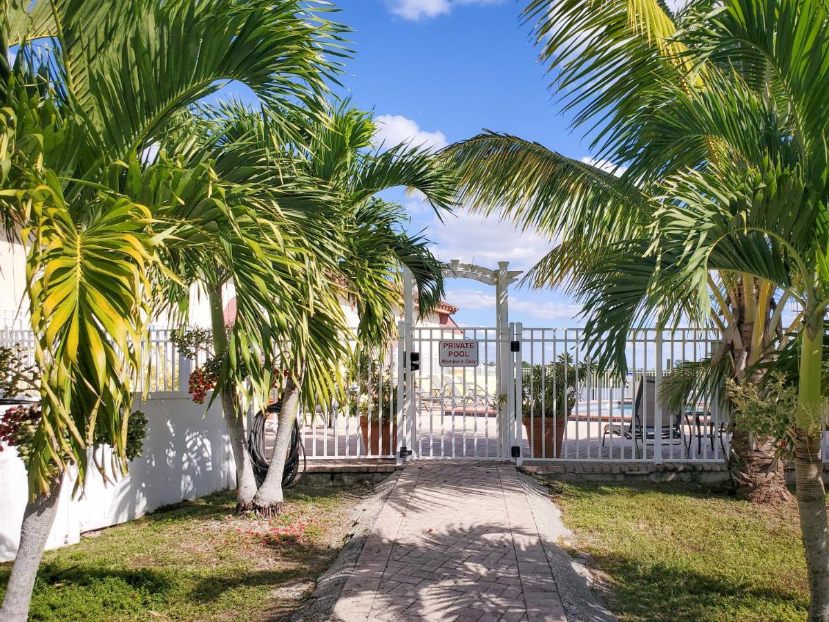 Captain'S Table Hotel By Everglades Adventures Exteriör bild