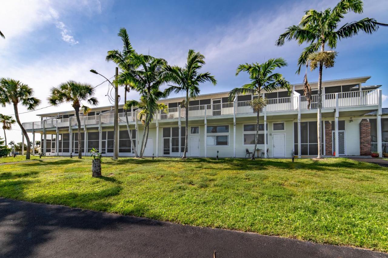 Captain'S Table Hotel By Everglades Adventures Exteriör bild