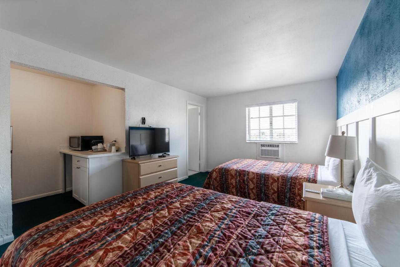 Captain'S Table Hotel By Everglades Adventures Exteriör bild