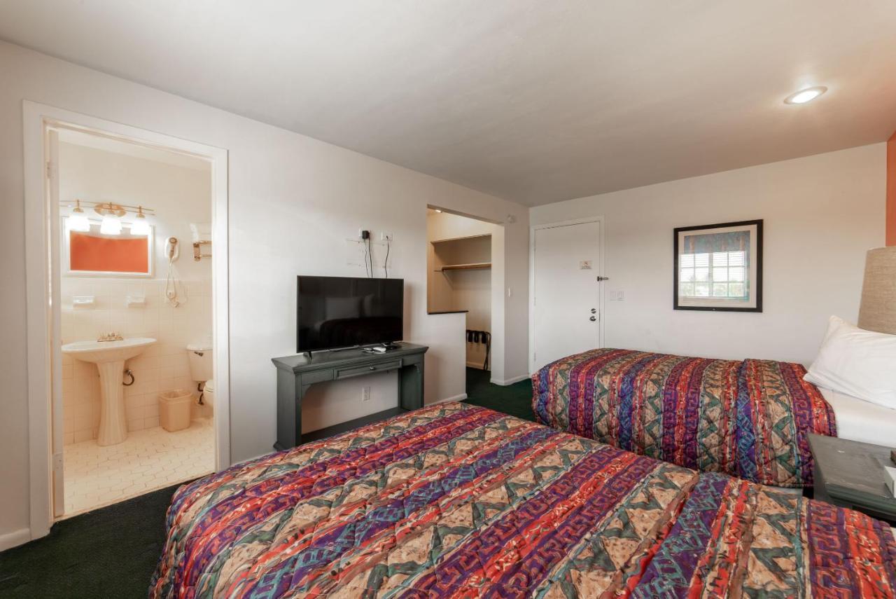 Captain'S Table Hotel By Everglades Adventures Exteriör bild