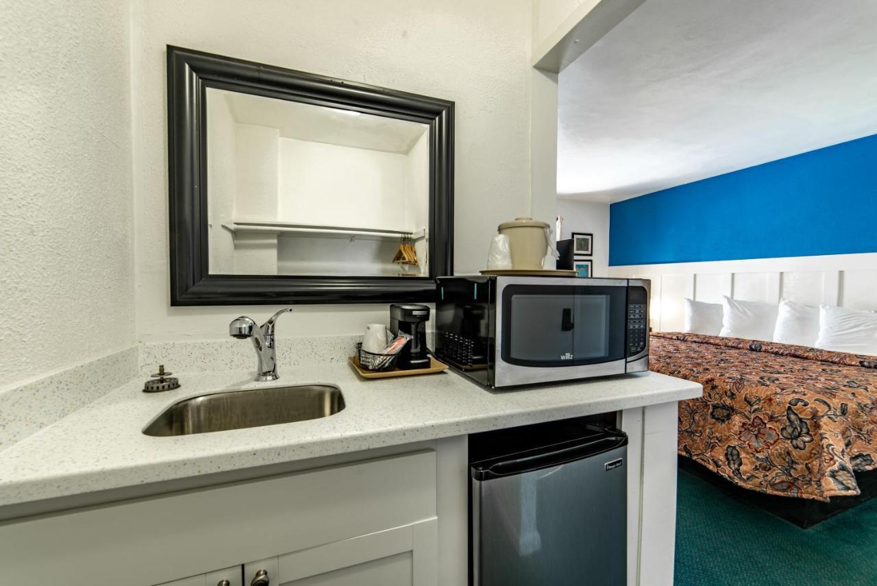 Captain'S Table Hotel By Everglades Adventures Exteriör bild