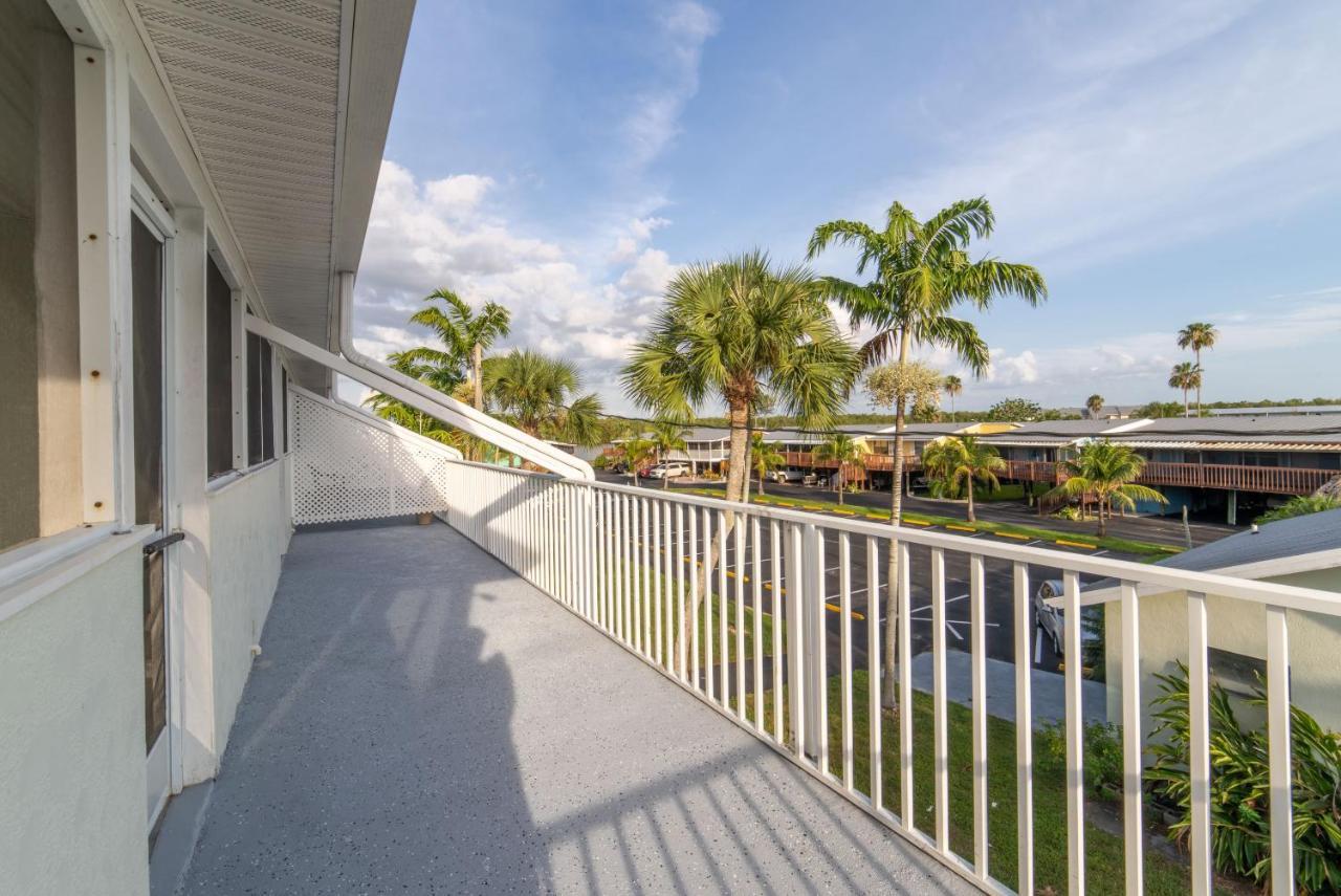 Captain'S Table Hotel By Everglades Adventures Exteriör bild