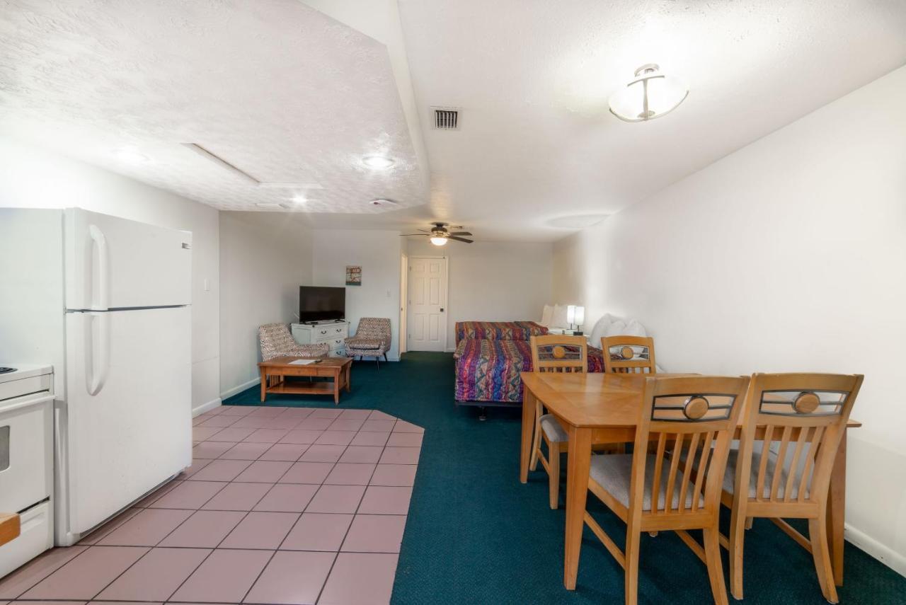 Captain'S Table Hotel By Everglades Adventures Exteriör bild