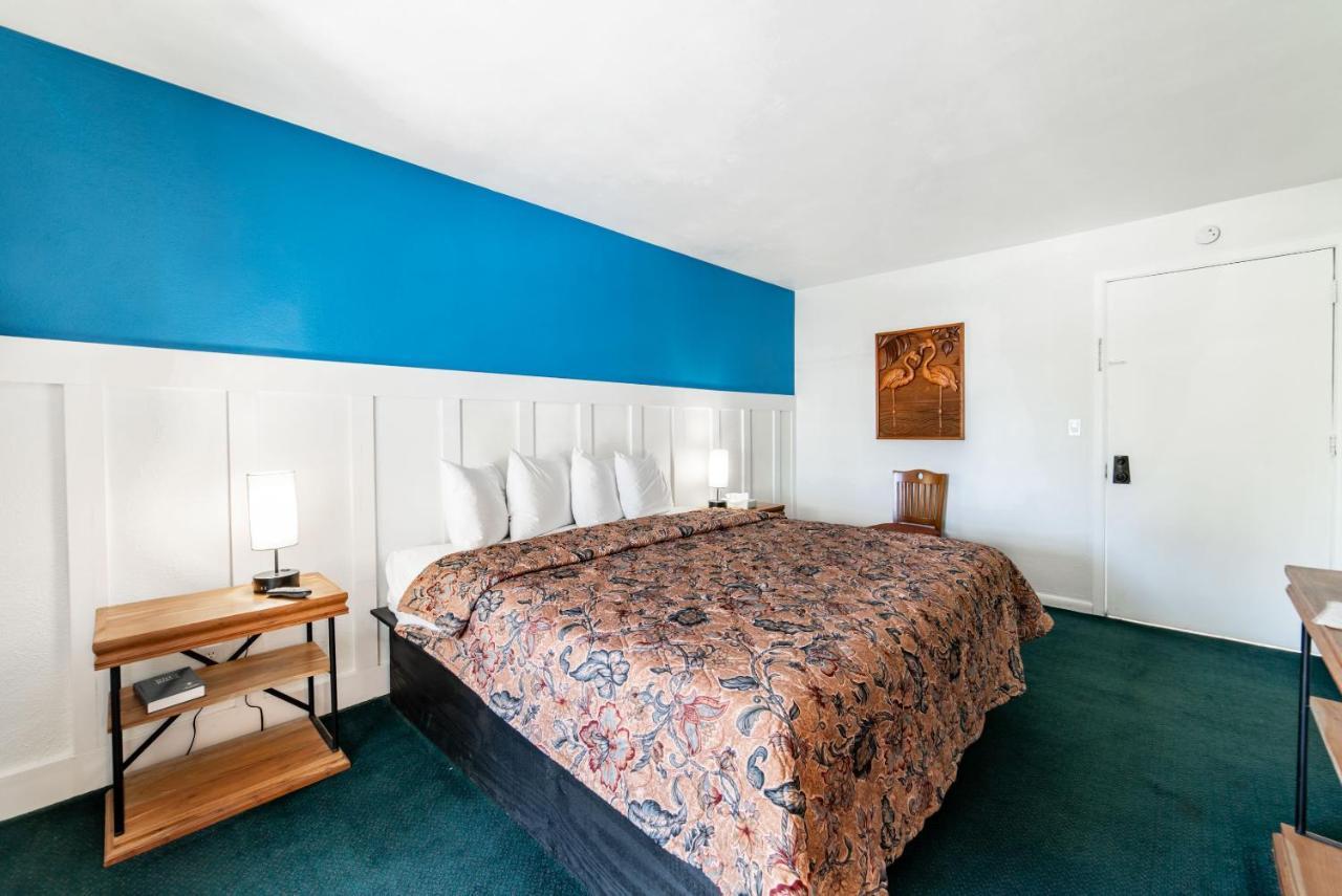 Captain'S Table Hotel By Everglades Adventures Exteriör bild