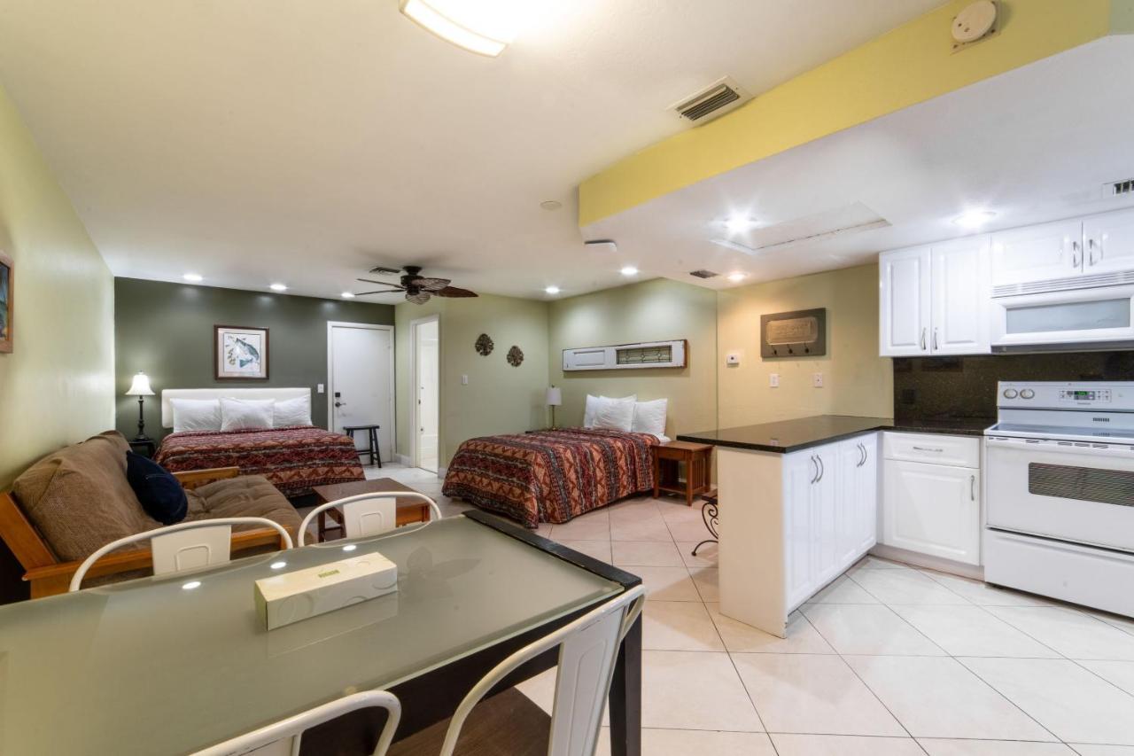 Captain'S Table Hotel By Everglades Adventures Exteriör bild