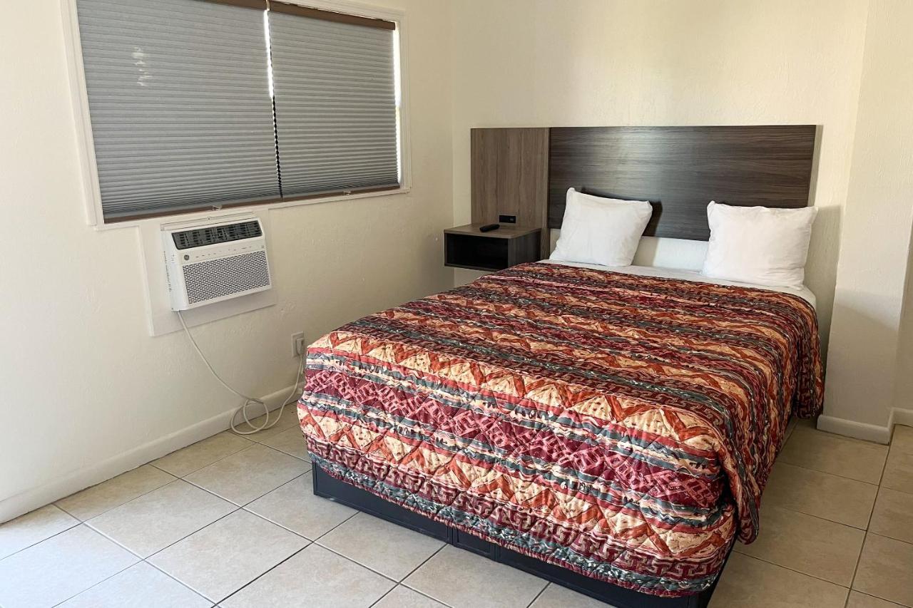 Captain'S Table Hotel By Everglades Adventures Exteriör bild